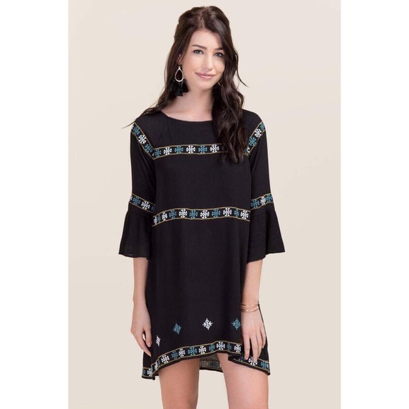 miami Dresses & Skirts - Francesca’s Boho Embroidered Shift Dress
